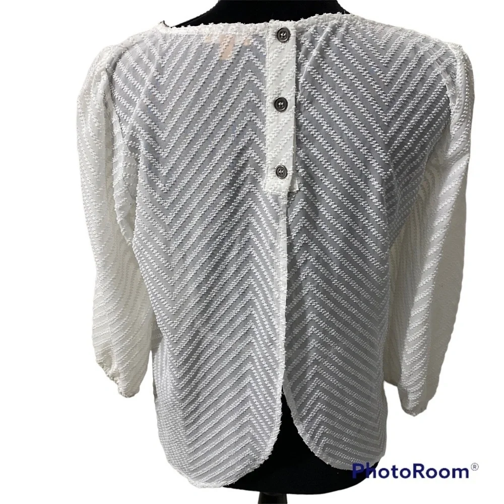 Takara White blouse 3/4 sleeves, 1/2 chain collar size M